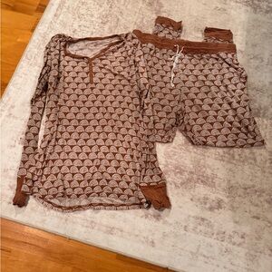LITTLE SLEEPIES Womens Brown and White Patterned Pajama Set
